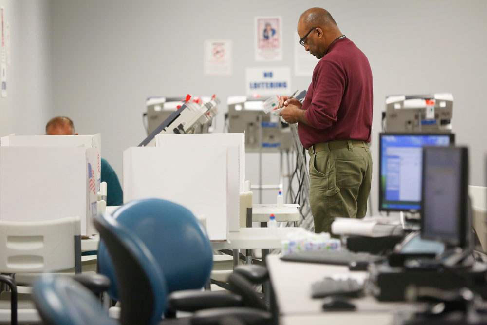 CTY-earlyvote30pRobert-Walden-with-the-Board