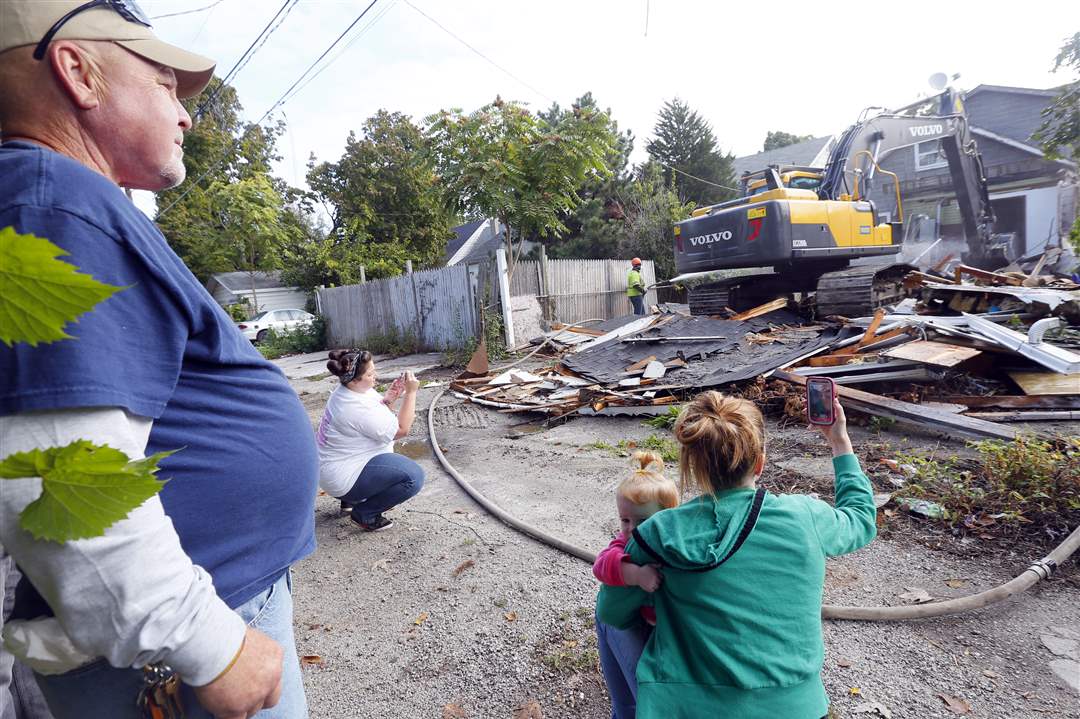 CTY-ELAINAHOUSE02p-8