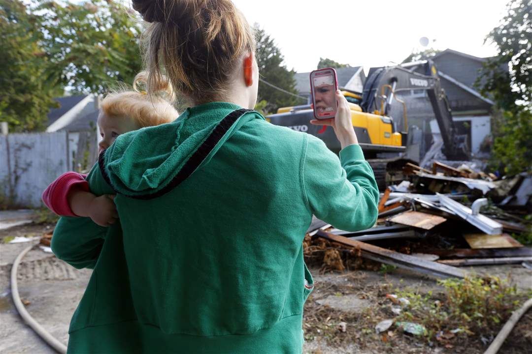 CTY-ELAINAHOUSE02p-9