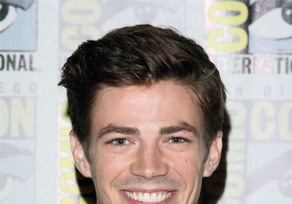 Grant Gustin  Barry Allen The Flash  has a really big neck and since I  noticed its the only thing I focus on when watching The Flash  9GAG