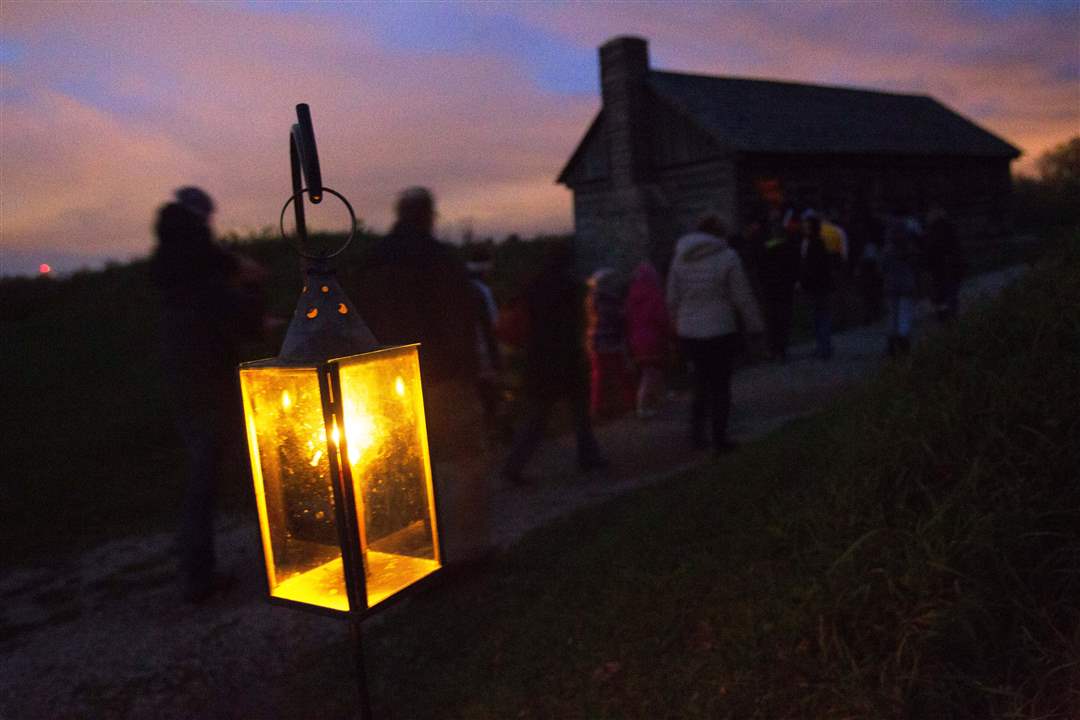 WEB-Webpbg-ghost18-lamp