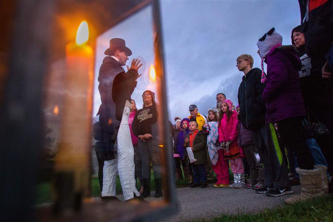 WEB-Webpbg-ghost18-Adam-Sakel