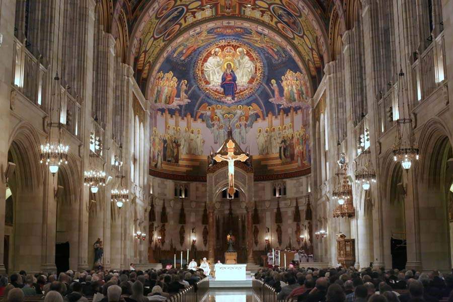 Bishop22-thomas-leads-service