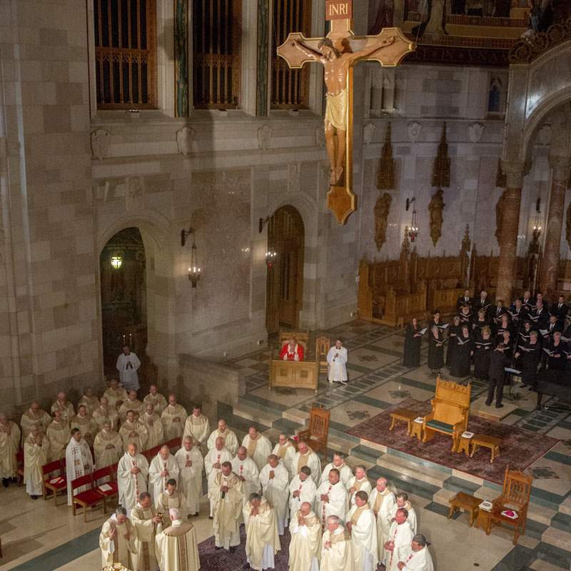 CTY-BIshop23Bishop-Daniel-Thomas-performs-communion
