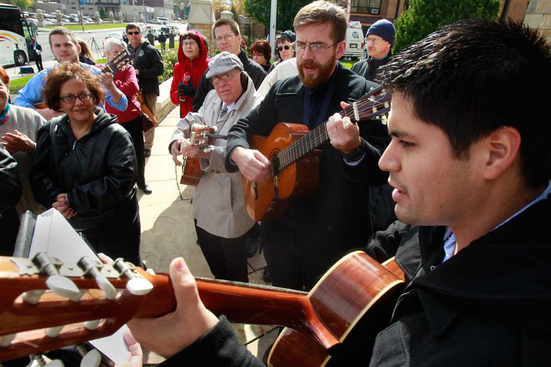 CTY-BIshop23A-group-of-faithfuls-associated-with-th