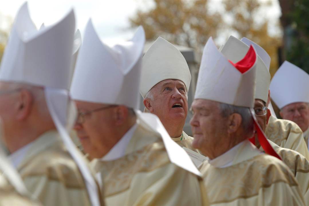 CTY-BIshop23Bishops-line-up-outside-Rosary-Cathedral-before-the-installation