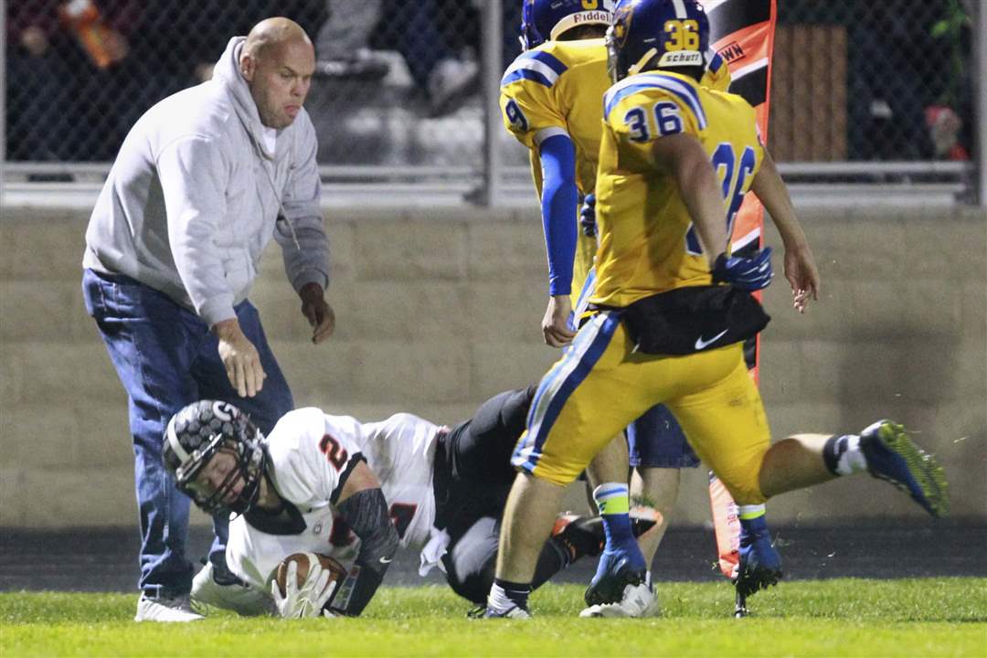 SPT-TAACfball24p-diving