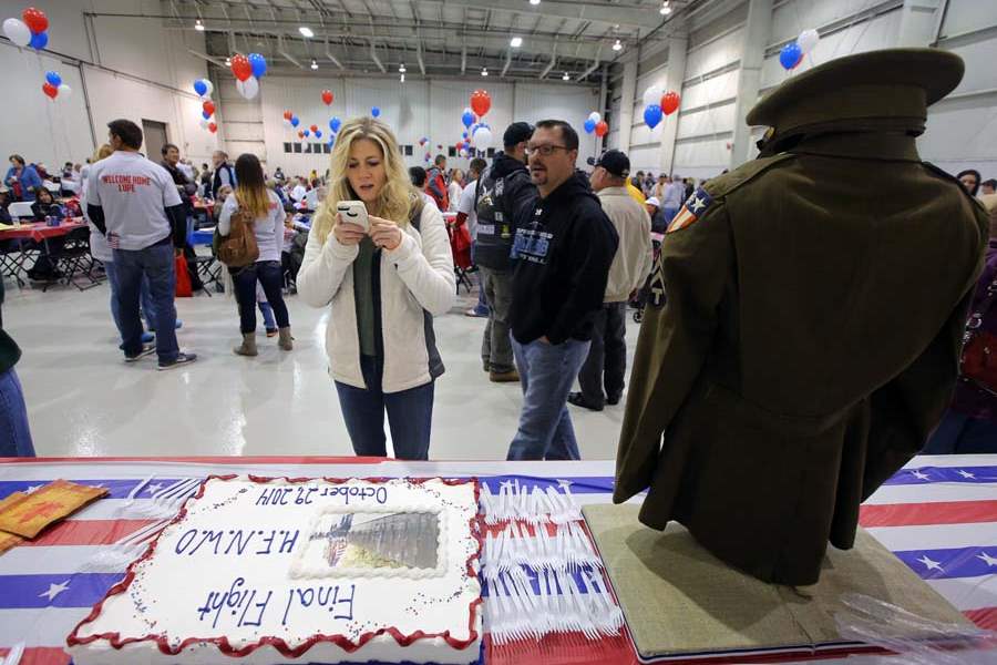 CTY-honorflight30-jennifer-close-cake