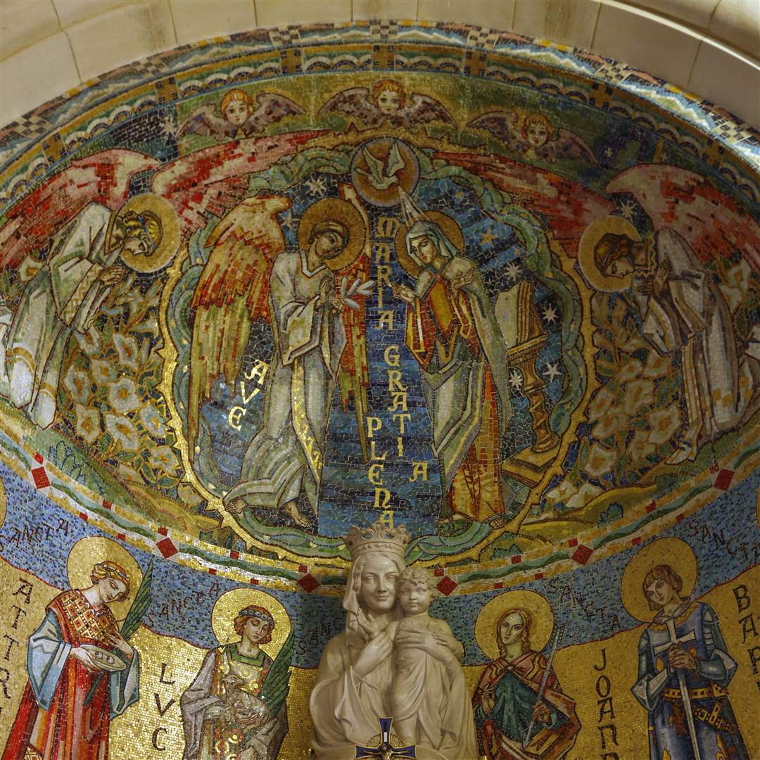 MAG-rosary24p-Mary-and-baby