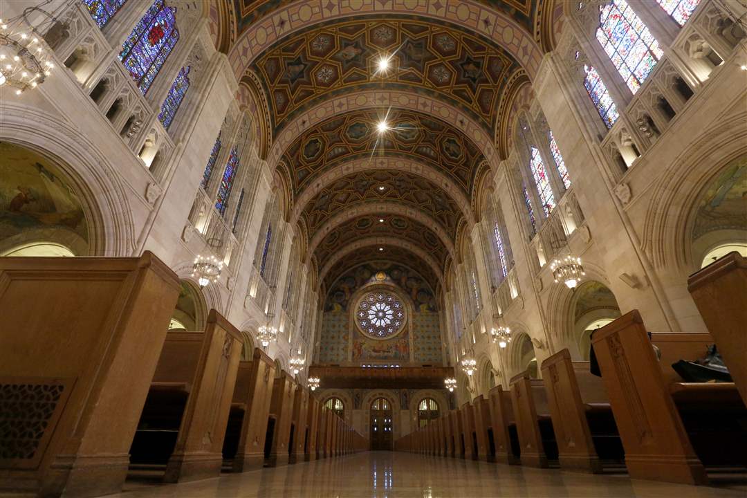 MAG-rosary24p-rose-window