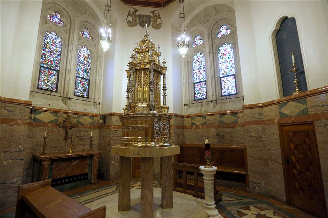 MAG-rosary24p-tabernacle