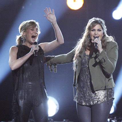 2014-CMA-Awards-Show-20