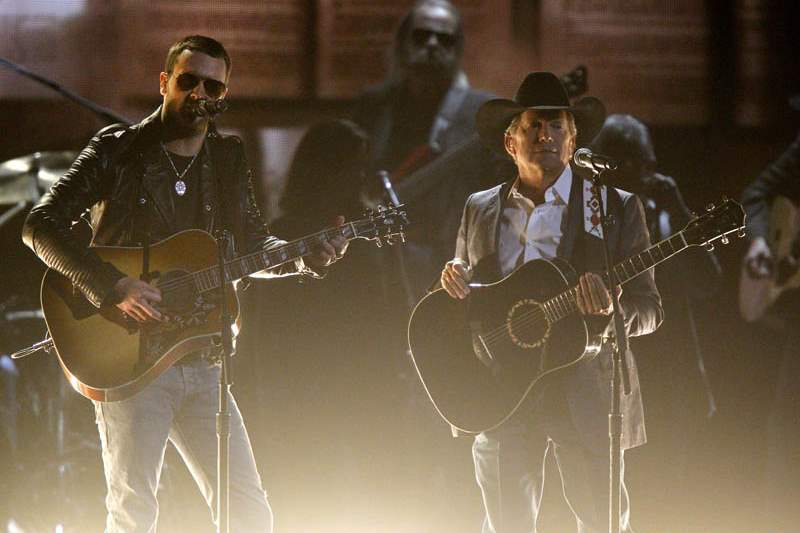 2014-CMA-Awards-Show-17