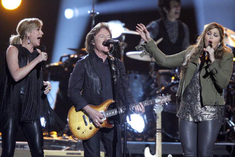 2014-CMA-Awards-Show-21