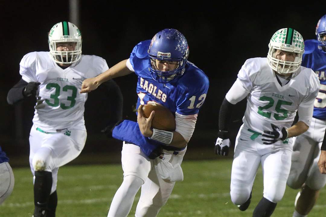 liberty-benton08-QB-keep