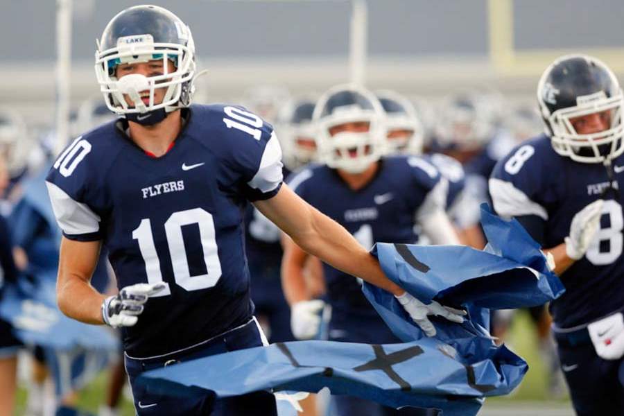 SPT-Lakefootball6p-walters-sign