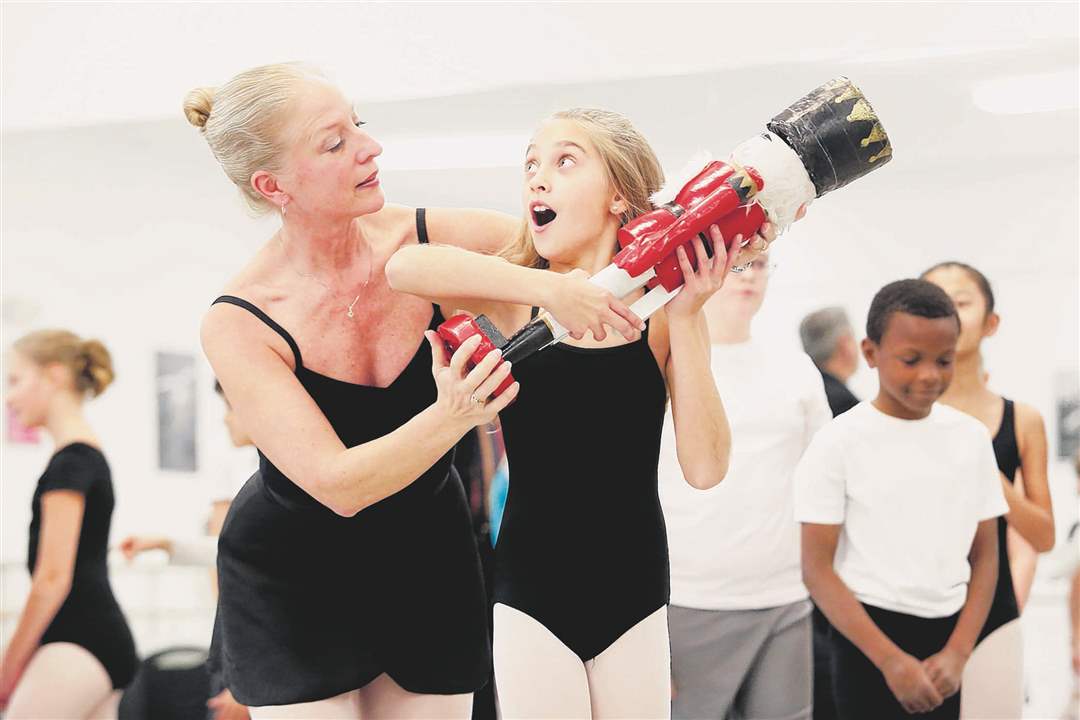 FEA-NUTCRACKER-Dancer-Ann-Marie-Getz