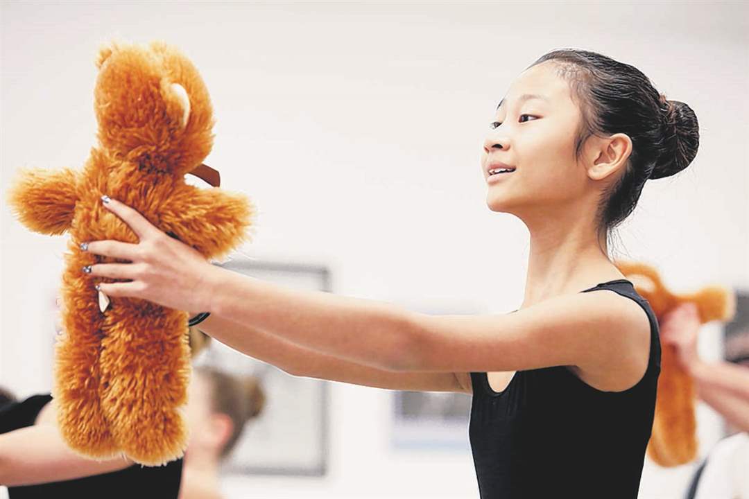 FEA-NUTCRACKER-Sydney-Kutcher