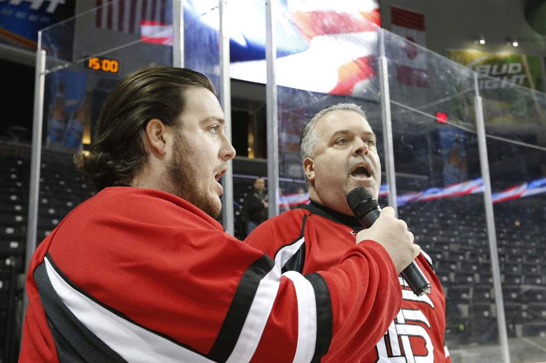 CTY-hockey23p-Desmond