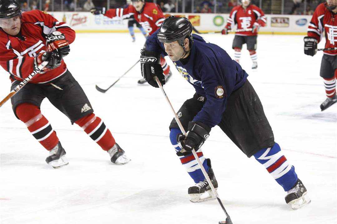 CTY-hockey23p-Burzinski