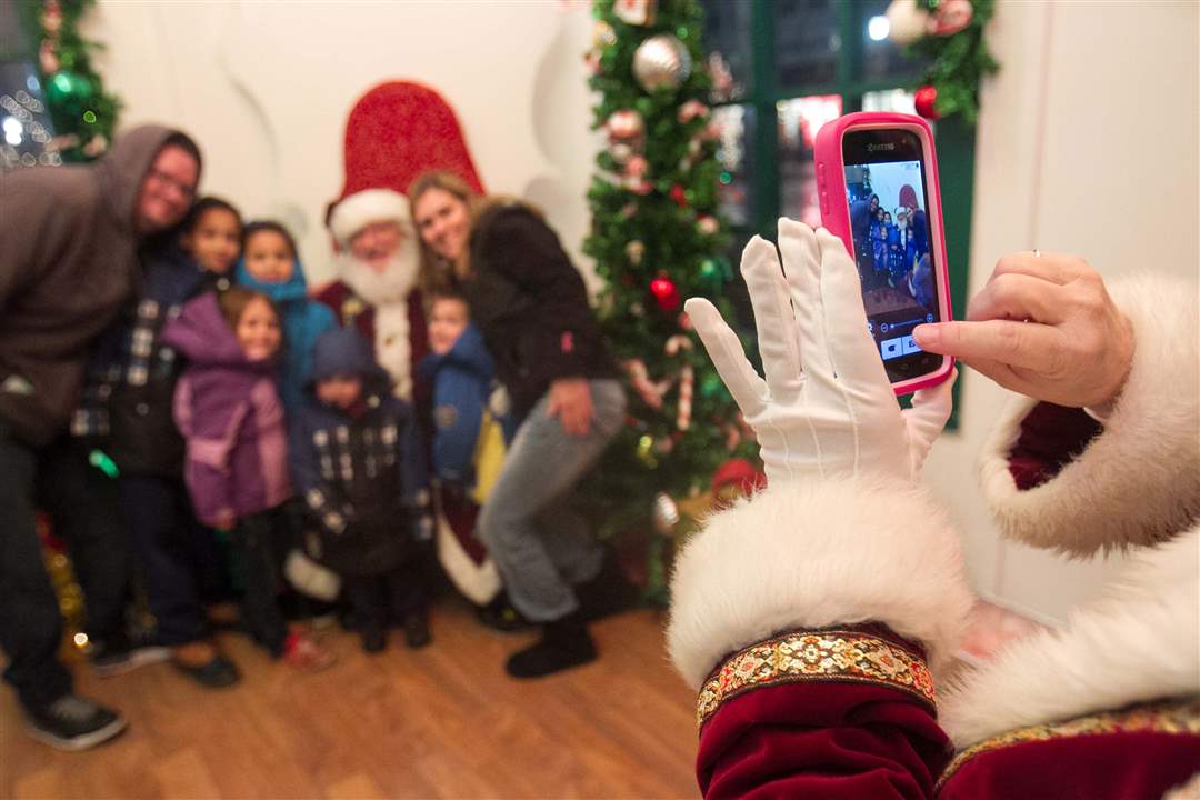 WEB-Webpbg-levis22-Mrs-Claus