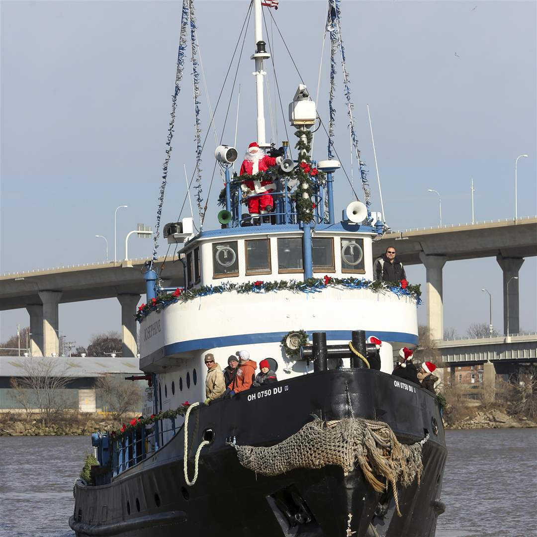 santa30pThe-tug-boat-Josephine