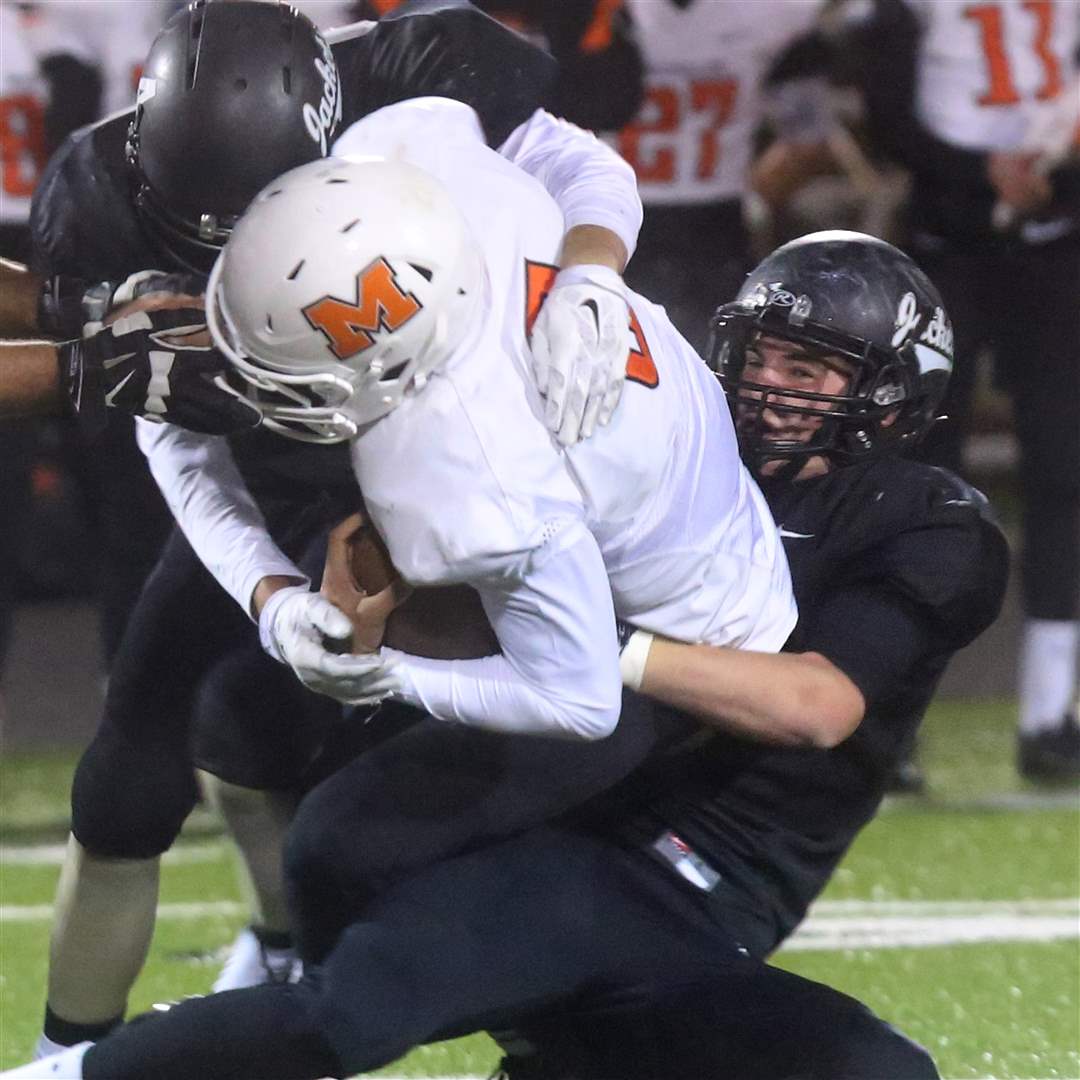 Perrysburgfball08pPerrysburg-s-senior-Jack-Barteck-9-bring