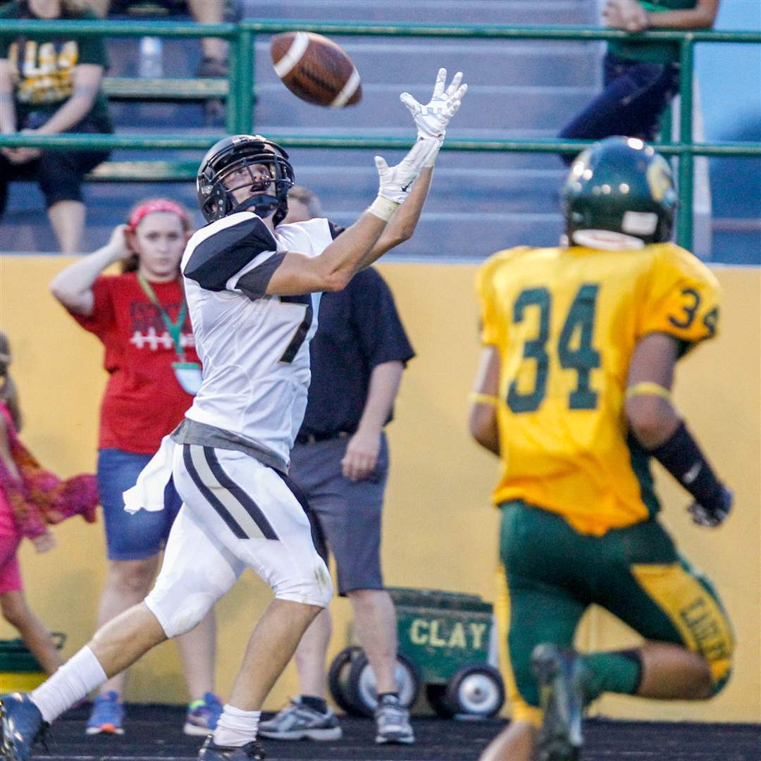 perrysburgclay06pPerrysburg-s-Quinn-Thomas-mak-1