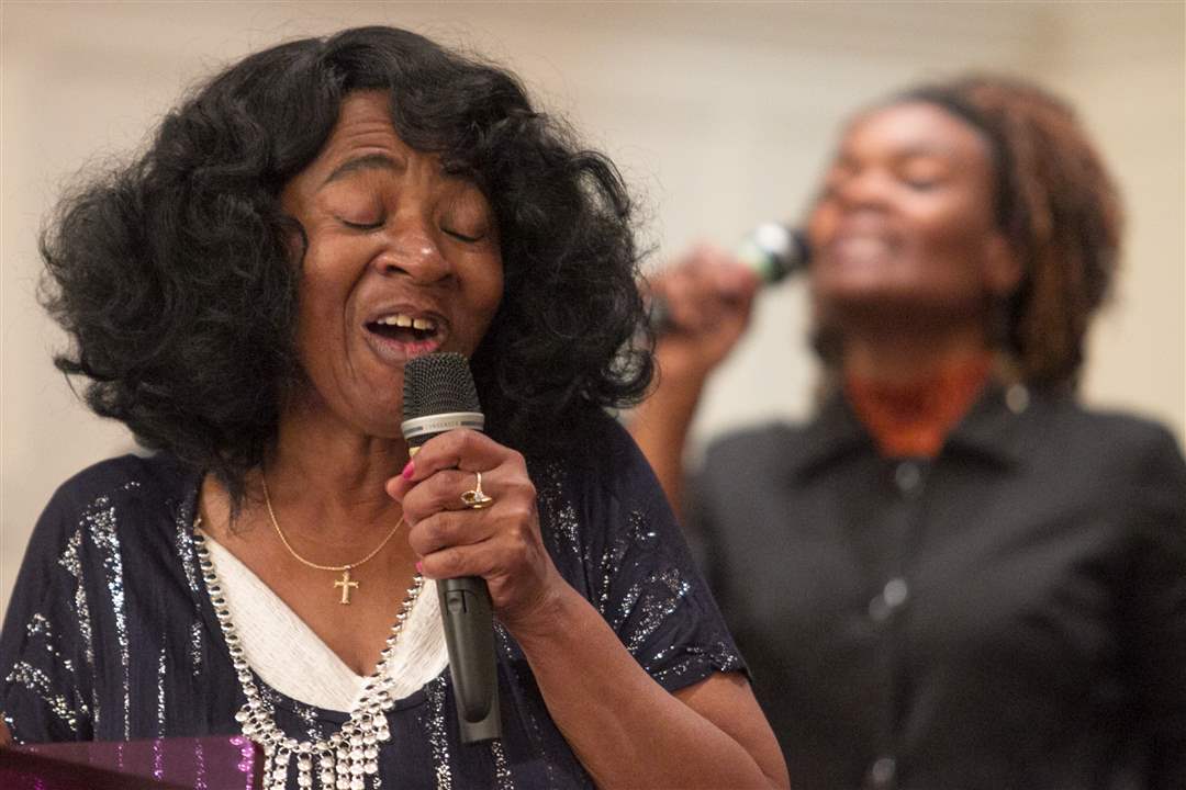 FEA-taylor02pGloria-Taylor-of-Toledo-perfo