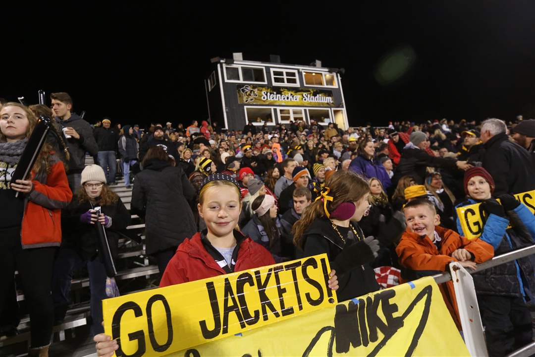 Perrysburgfball08pPerrysburg-s-fan-Josie-Hub