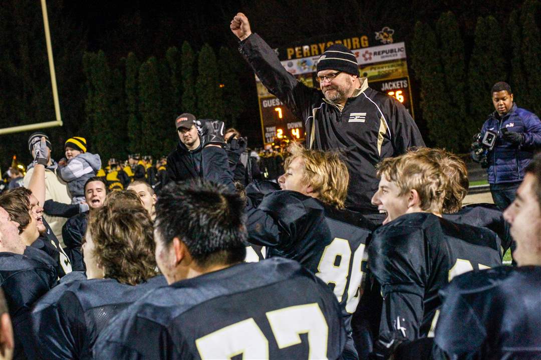 Perrysburgfball08pPerrysburg-s-head-coach-Matt-Kreg