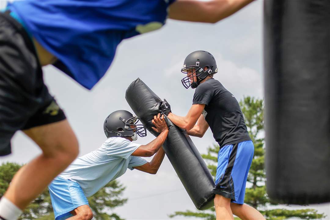 SPT-PerrysburgFoot2pPerrysburg-high-school-junior-ru