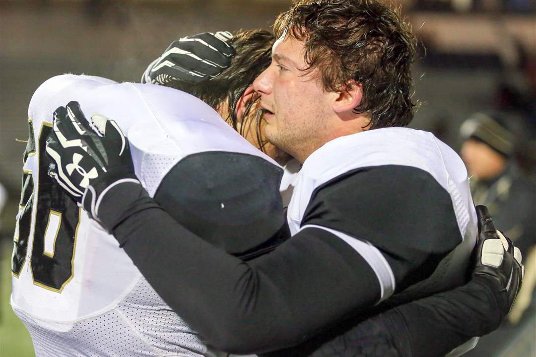 SPT-Perrysburgfball15pPerrysburg-s-Randy-Mikonowicz-42-right-hu