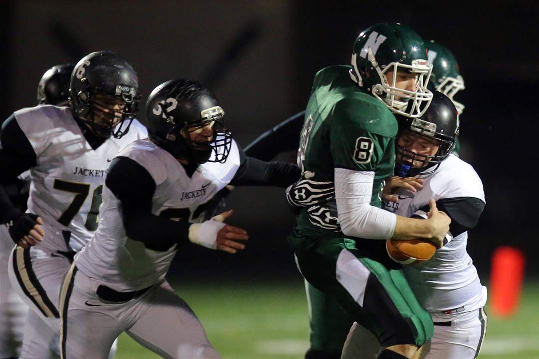 SPT-Perrysburgfball15pPerrysburg-LB-Randy