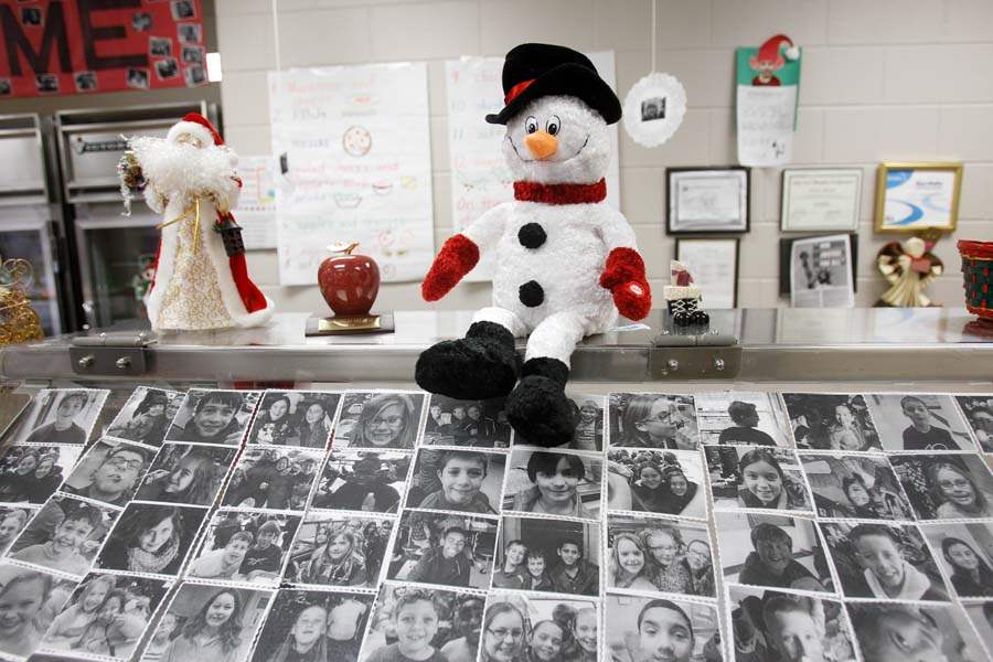 WEB-WebSylCAFETERIA18p-hill-view-students