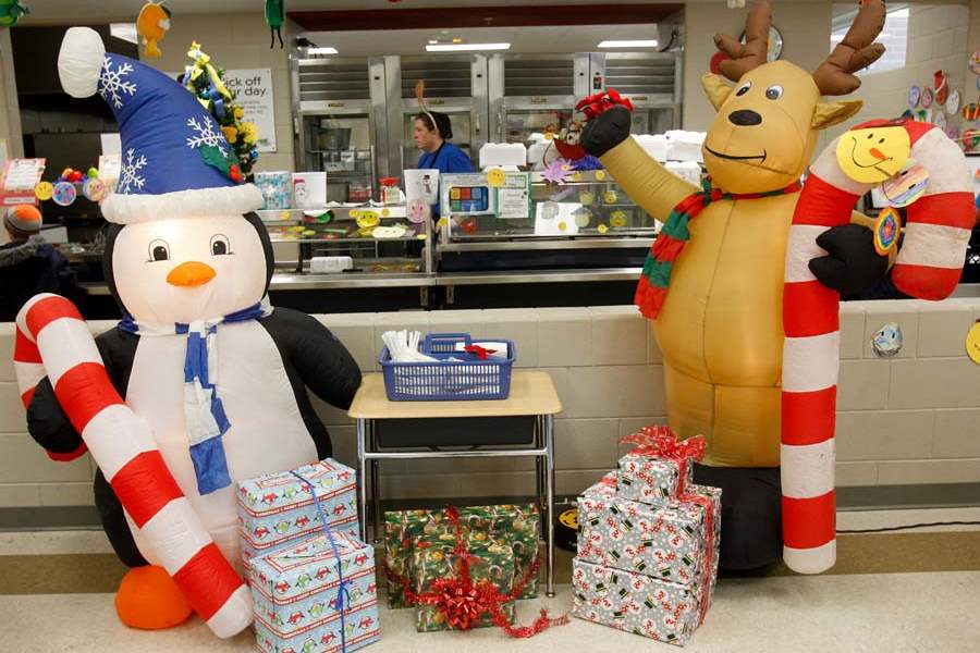 WEB-WebSylCAFETERIA18p-penguin-reindeer