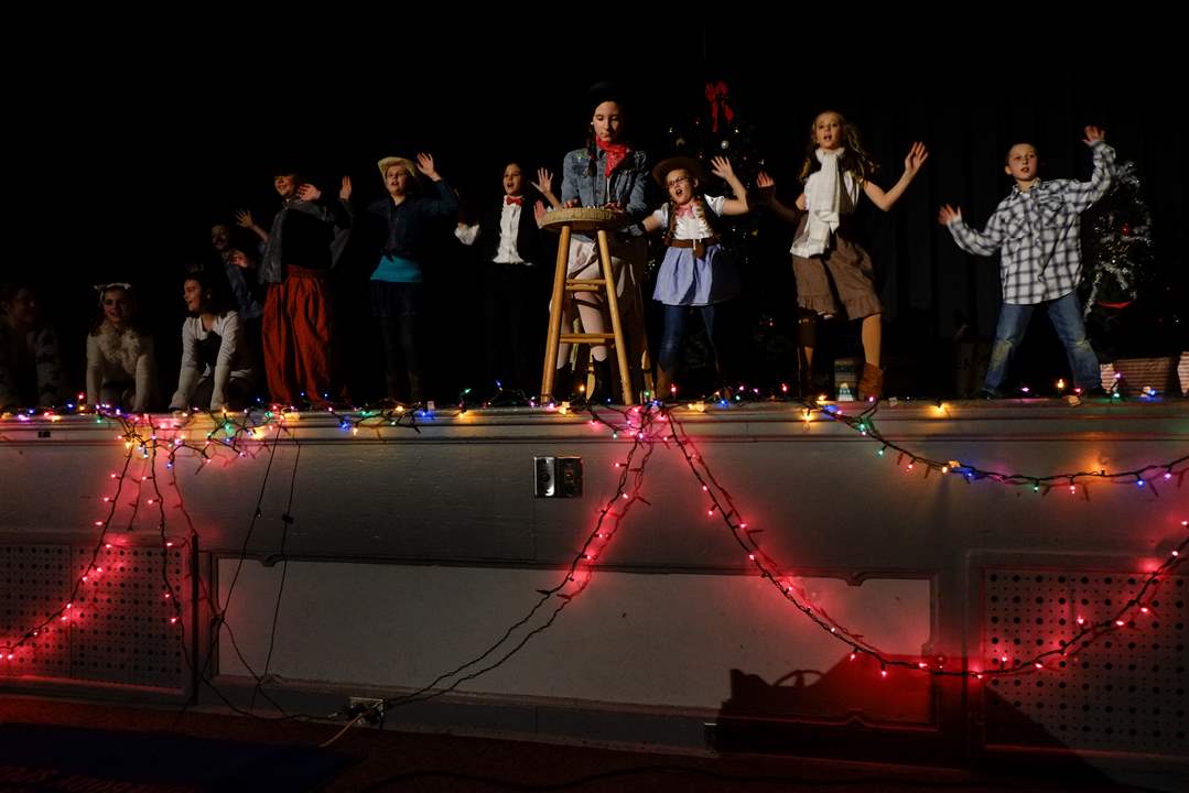 Webpbg-singing18-lights