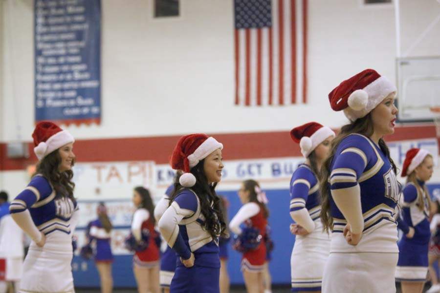 sfrancishoop-santa-hat-cheerleaders