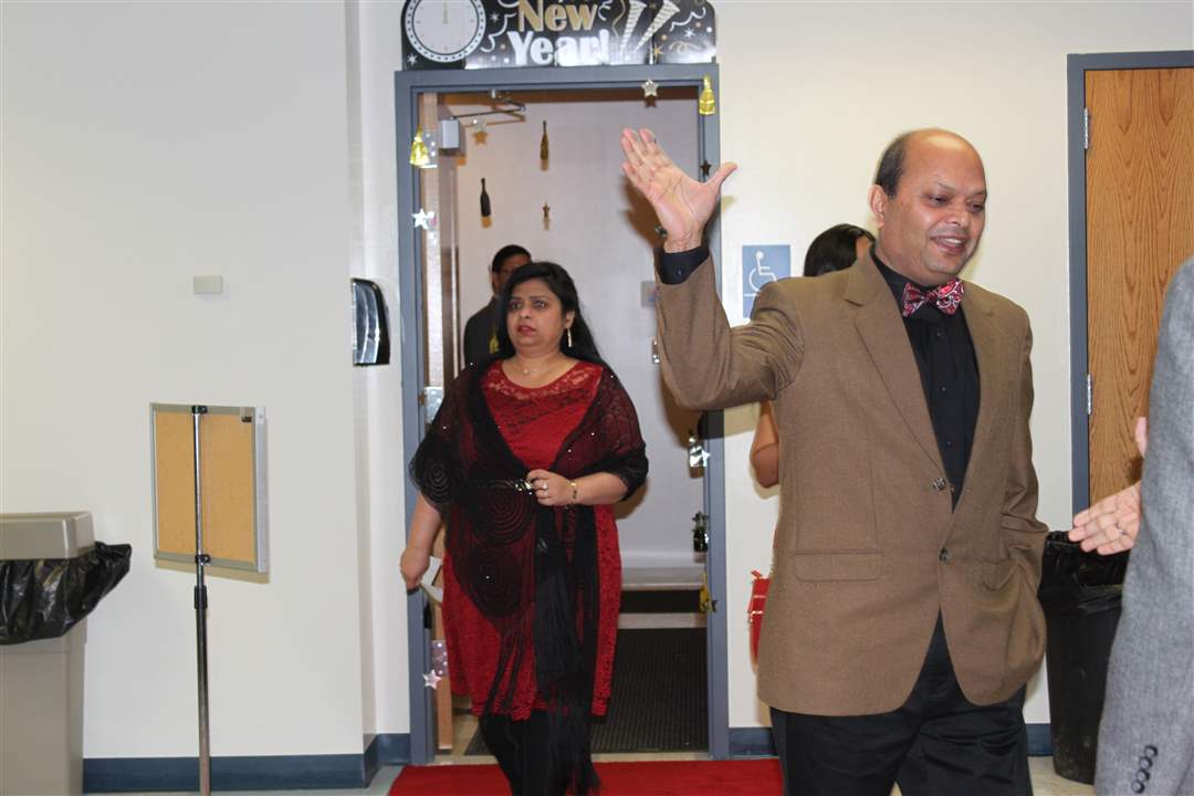 Happy-New-Year-Eve-Party-2015-Alka-Gupta-and-Akhilesh-Gupta