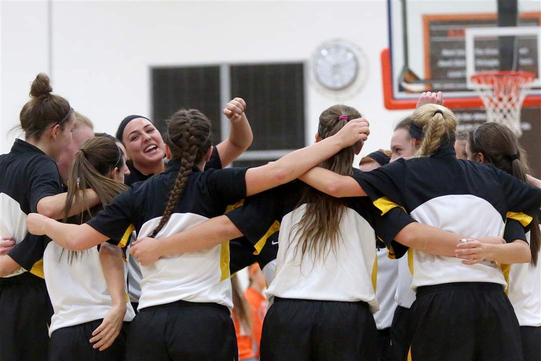 sviewbhoops09-huddle