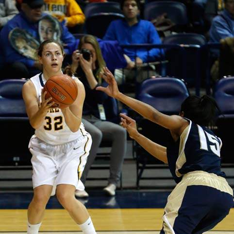 SPT-UTwbball15p-CAPOTOSTO-SHOOT