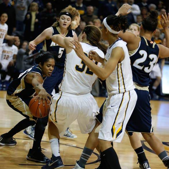 SPT-UTwbball15p-akron-s-anita-brown