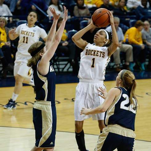 SPT-UTwbball15p-harris-shots-over-mcmahan