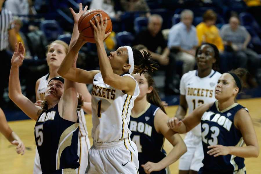 SPT-UTwbball15p-harris-shoots-over-mcmahan-two