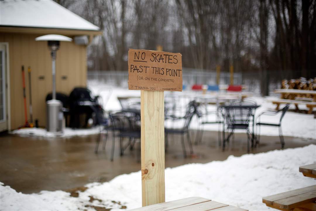 BIZ-Rink23An-outdoor-patio-with-tables-and-a-fir