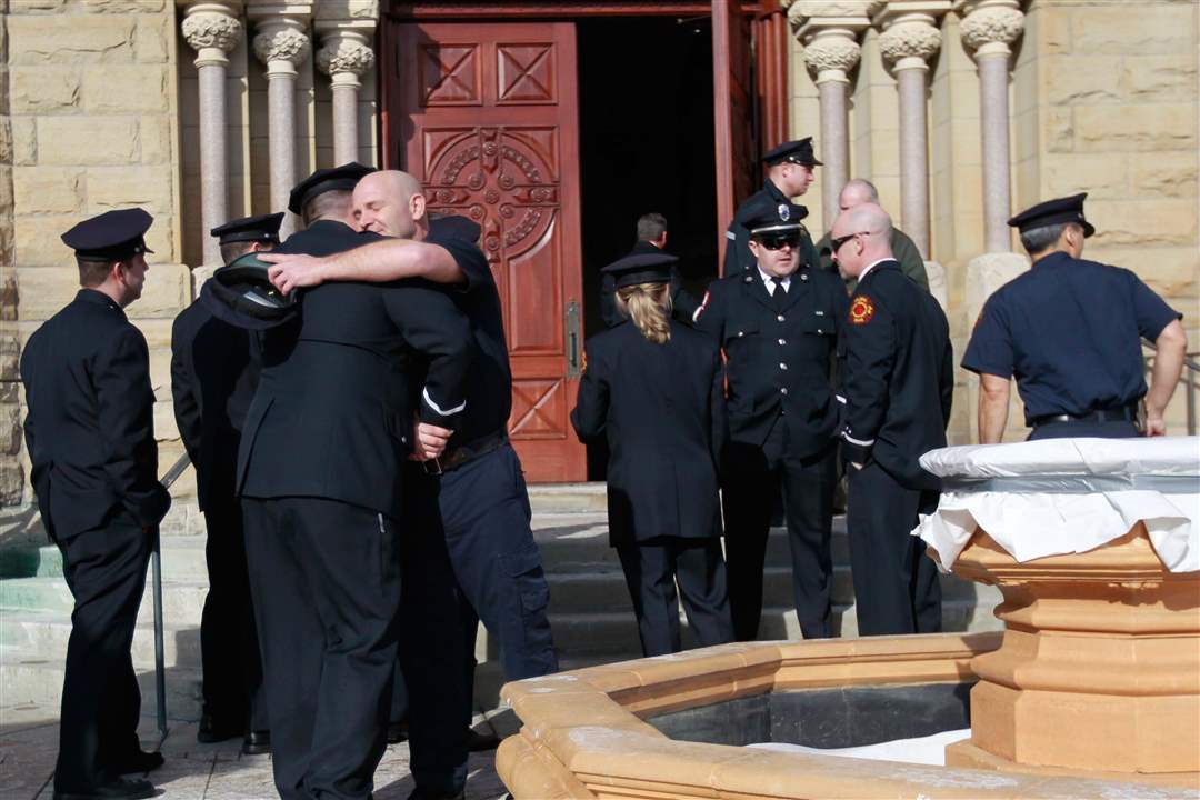 CTY-firefighters27p-Jeff-Gluth-hug