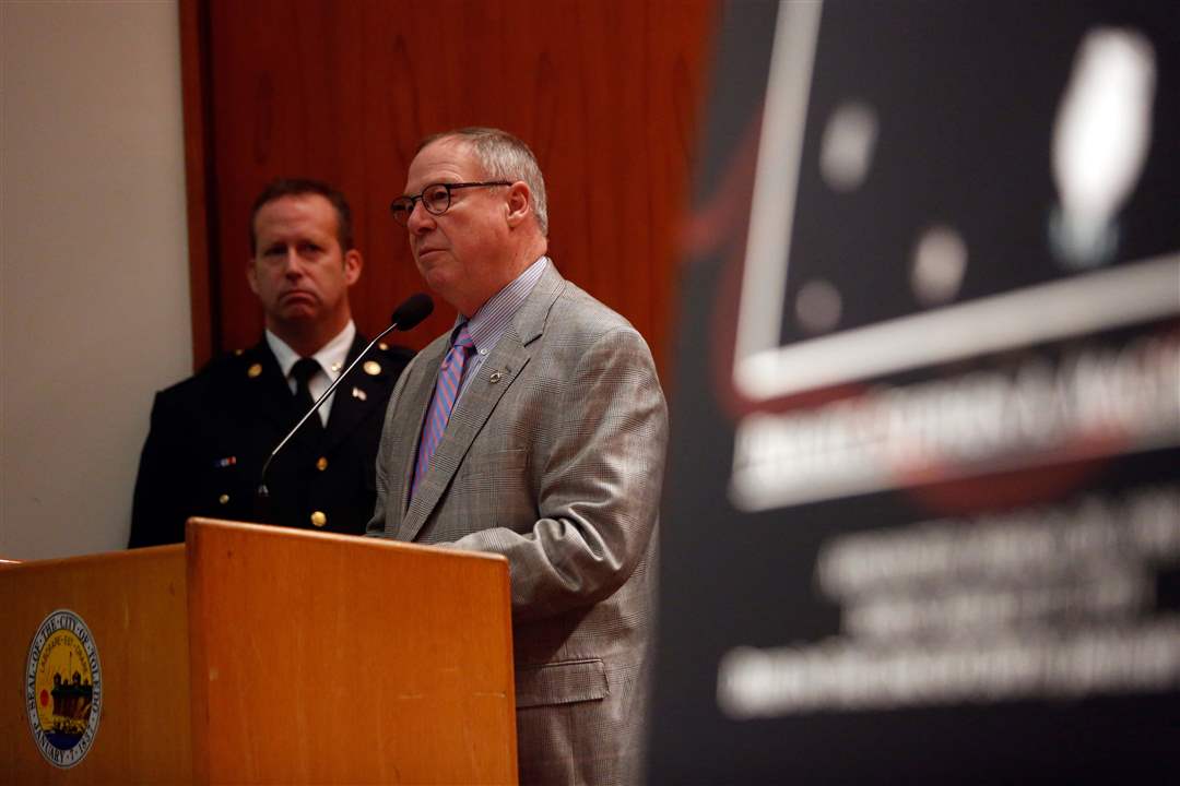 CTY-firefighters27p-Toledo-Mayor