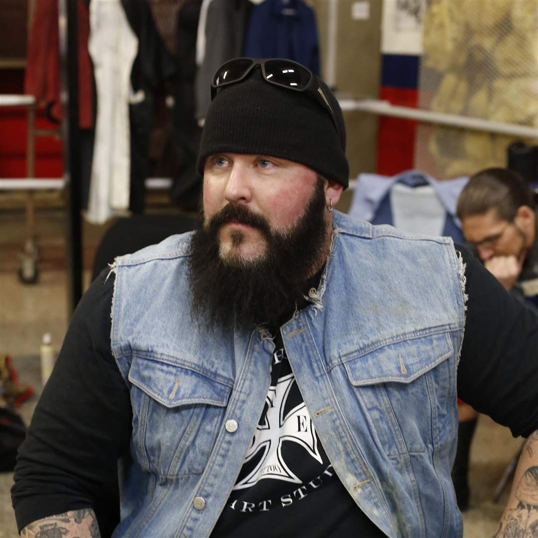 MAG-wrestling-the-champ