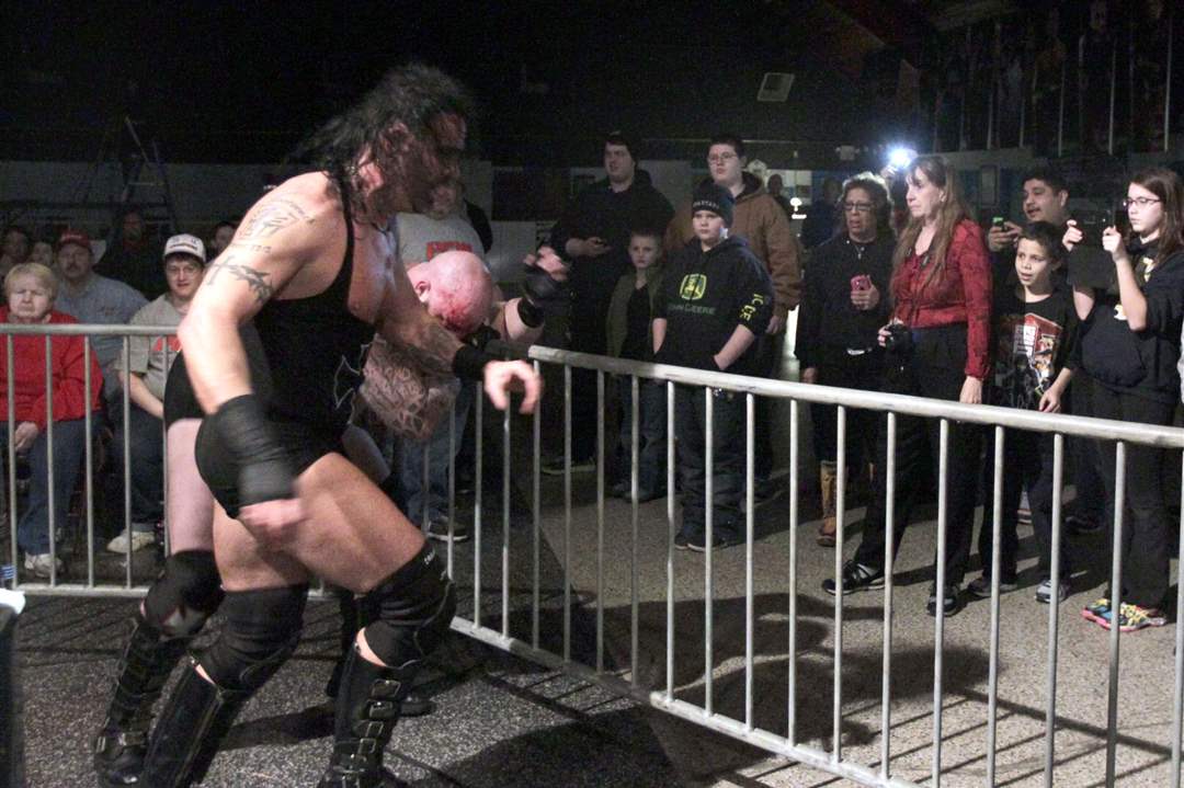 MAG-wrestling-Malice