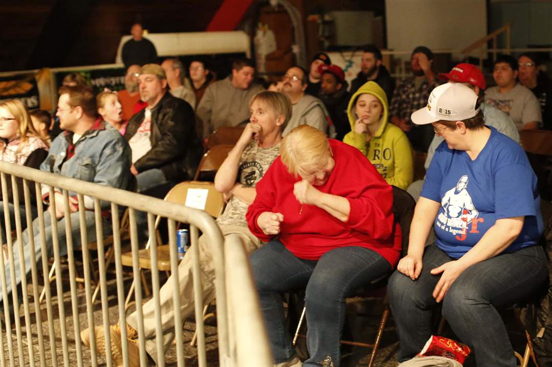 MAG-wrestling-PCW-crowd